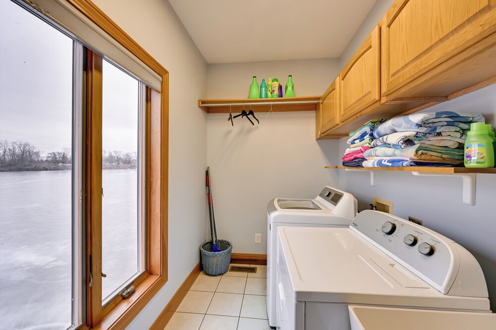 Hot Tub & Dock: Waterfront Lake Hamilton Home
