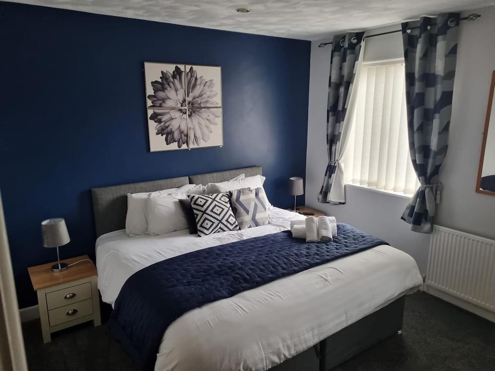 7-bed Beachside Retreat - Sleeps 14 & Pet Friendly view 4