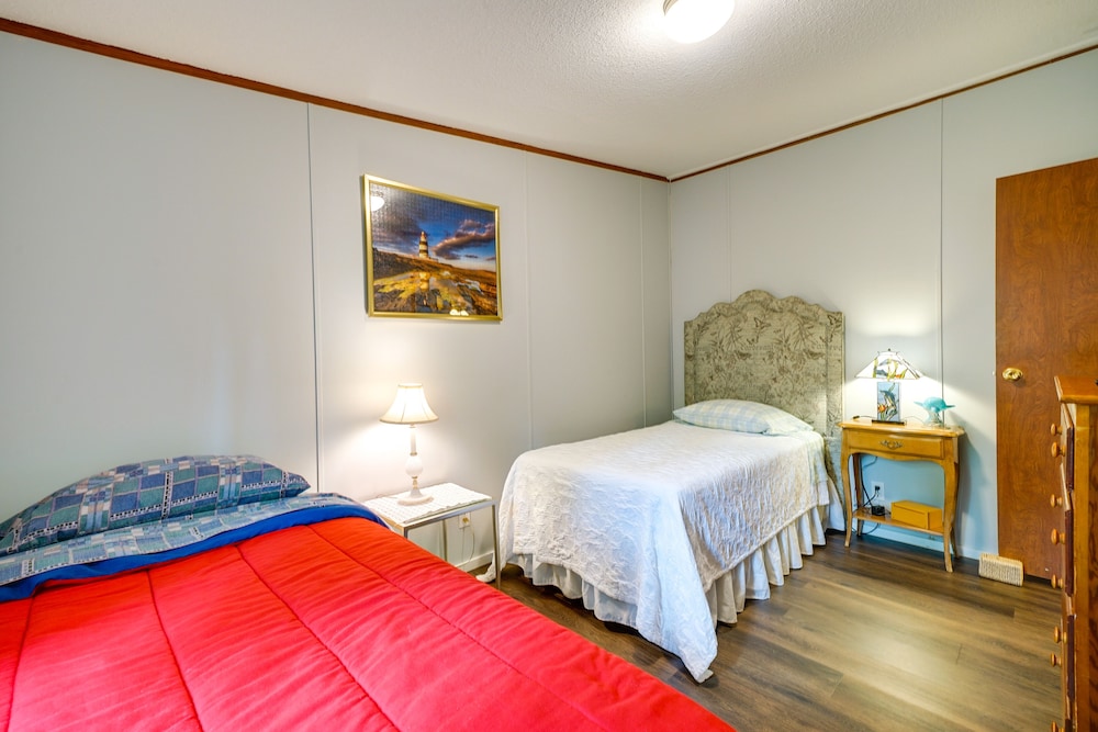 Cozy Supply Vacation Rental w/ Yard: 2 Mi to Beach view 4