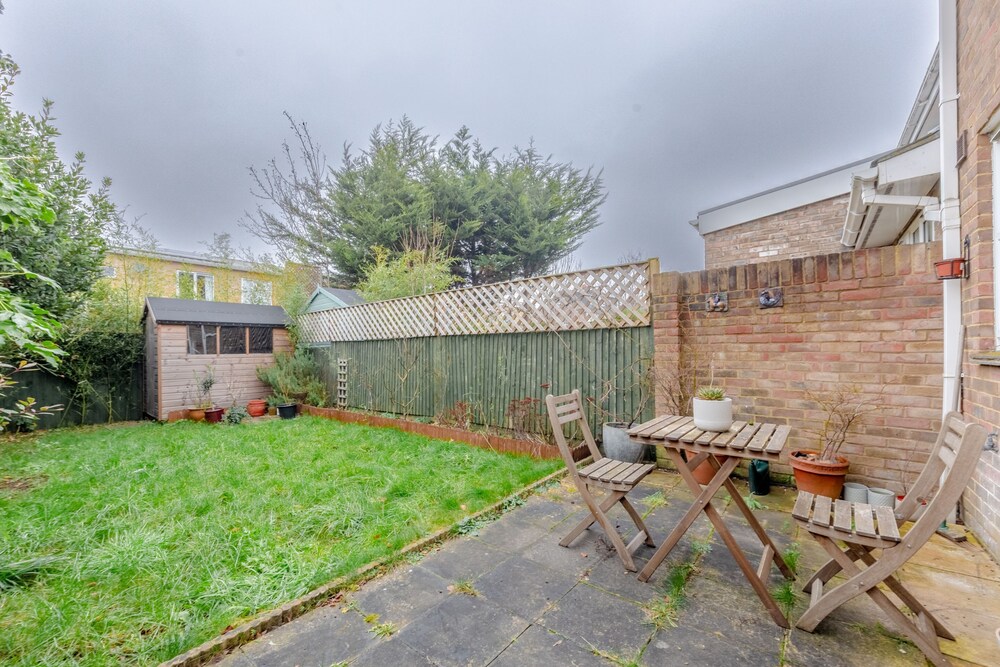 Serene and Spacious 2 Bedroom House in South Wimbledon