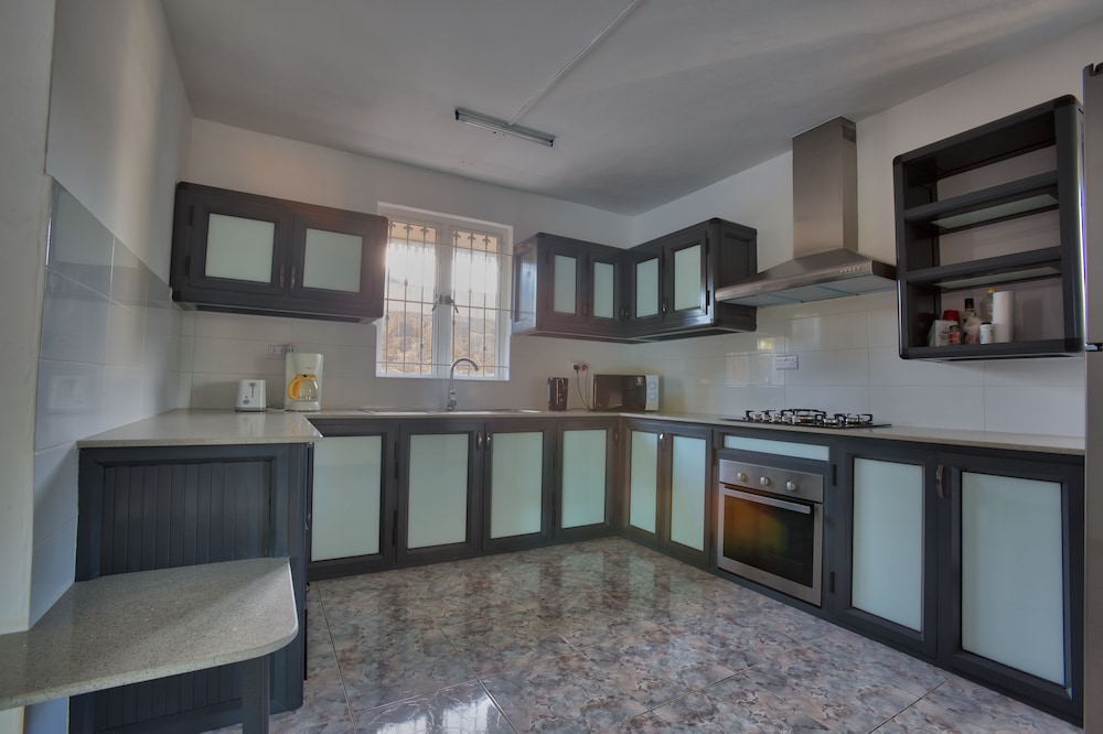 Hibiscus Villa - 5 Rooms