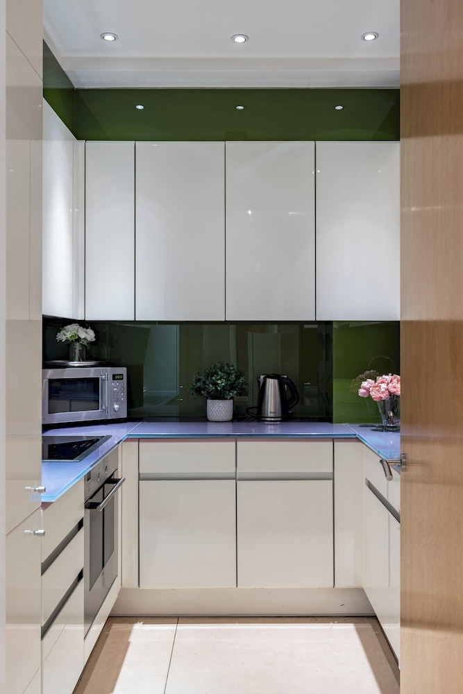 Park Lane 4-bed Huge Designer pad
