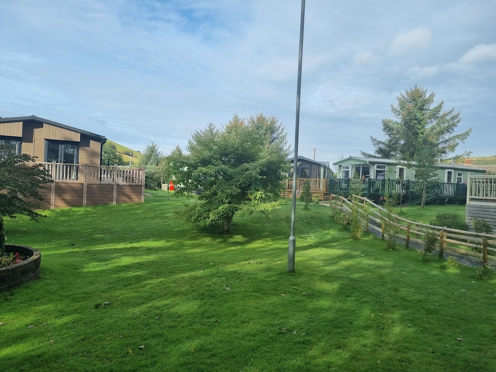 Stunning 1 Bedroom Lodge view 2