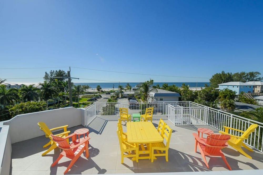 Sunset Surf 2201 Ave C 6 Bedroom Home by RedAwning view 5