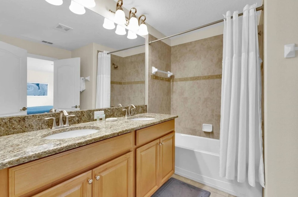 Amazing 4 Bedrooms 3 Bath Sleeps 10