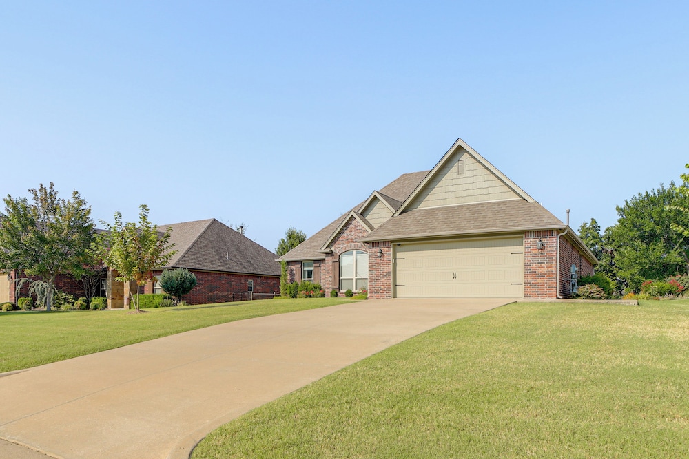Tulsa Area Retreat w/ Trail Access + Private Patio