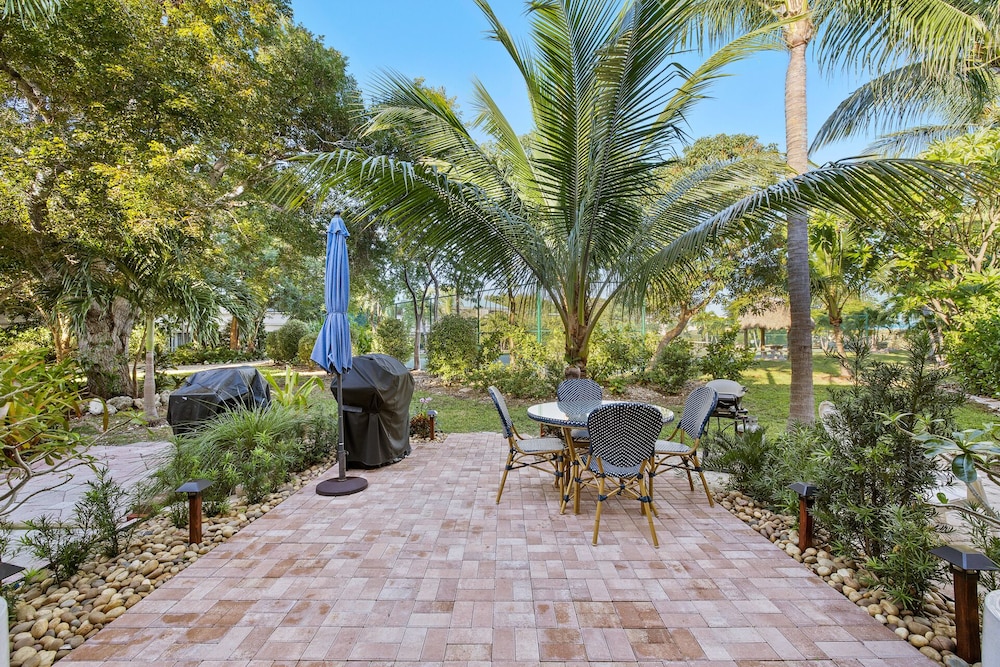 Executive Bay Club