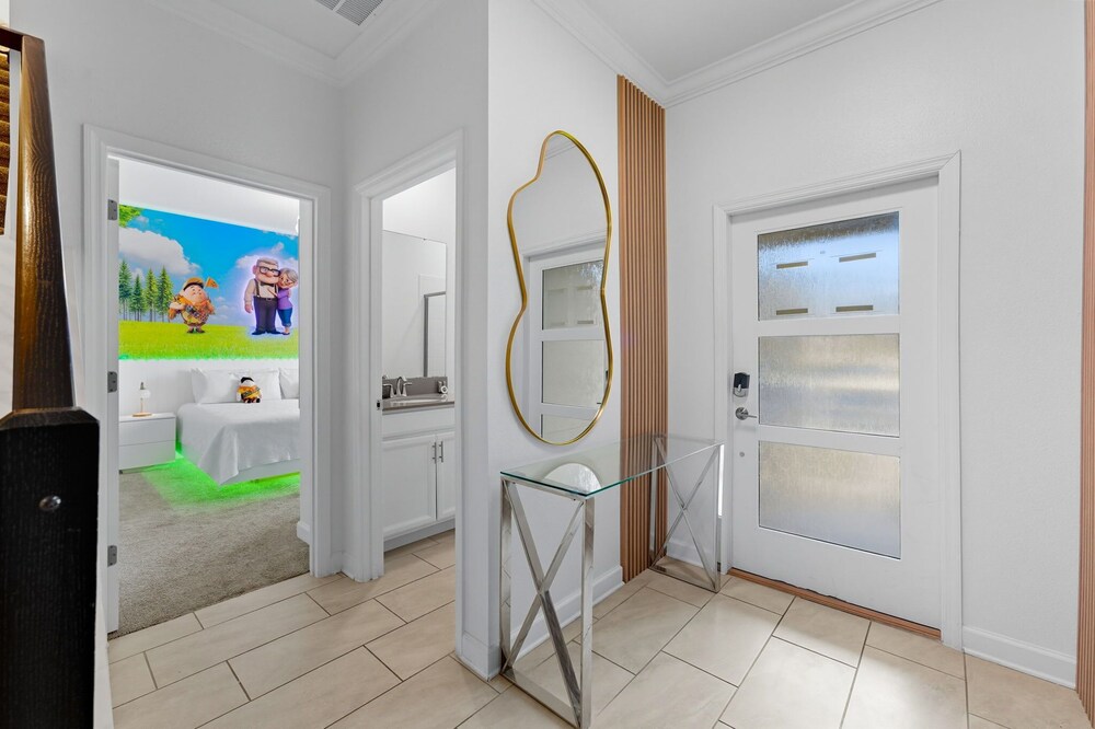 Chic & Fun Family Stay 10 Mins to Disney