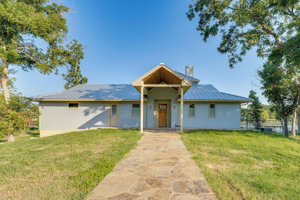 Luxe Waterfront Home w/ Boat Slip in New Braunfels
