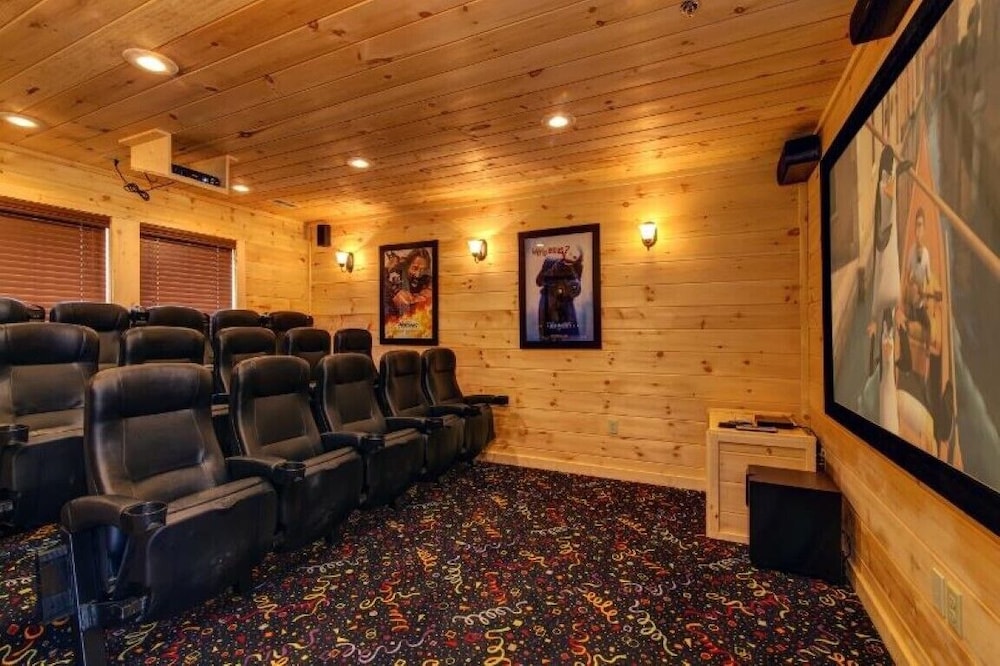 Rocky Top Lodge - 9 Bedrooms, 8 Baths, Sleeps 40 Home by Redawning