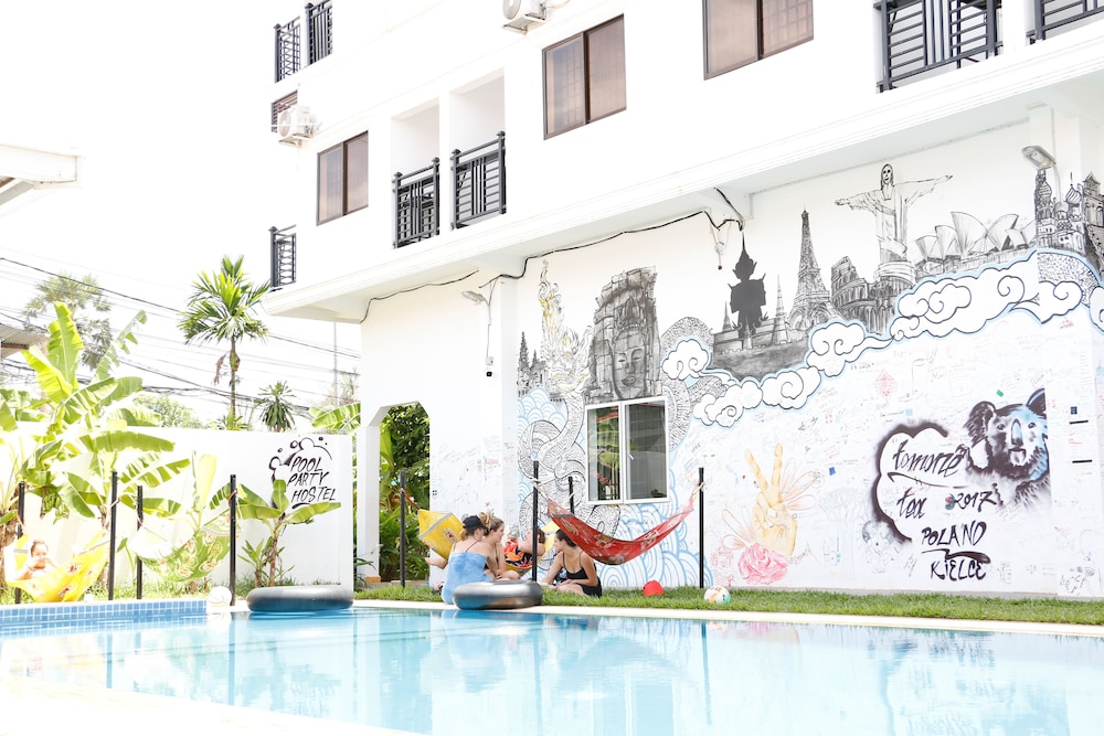 Pool Party Hostel
