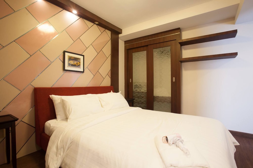 6C - 2 Bedroom Downtown Apartment With Shared Pool