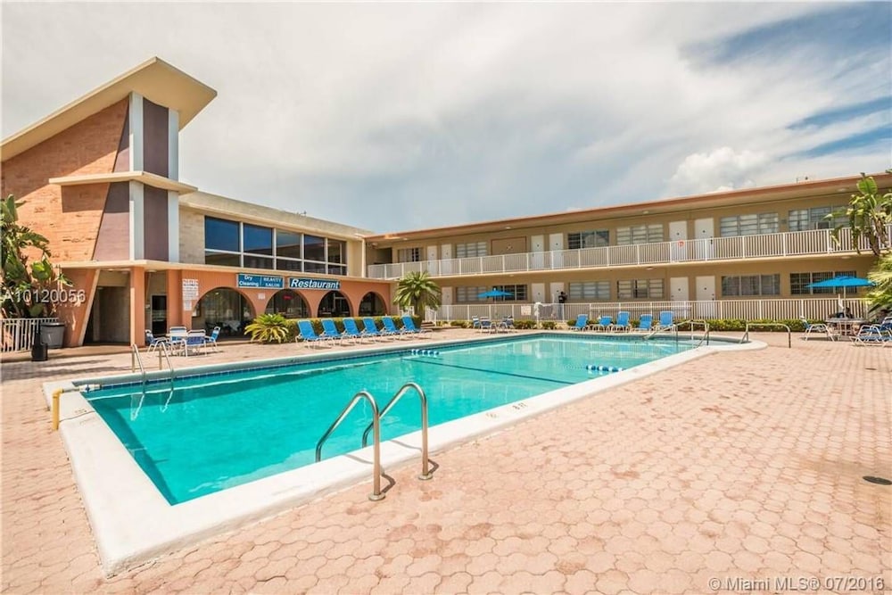 Cozy Studio Hallandale Beach, Near the Ocean :) - Image 2