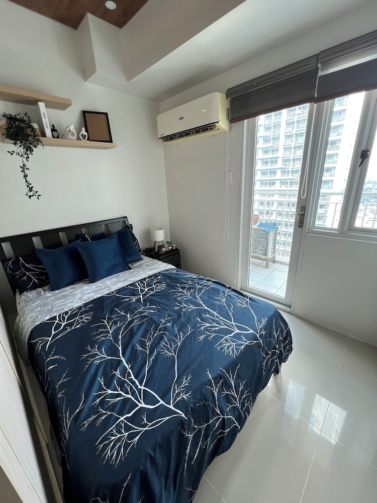Ryle and Yang's Stylish 2BR Stay