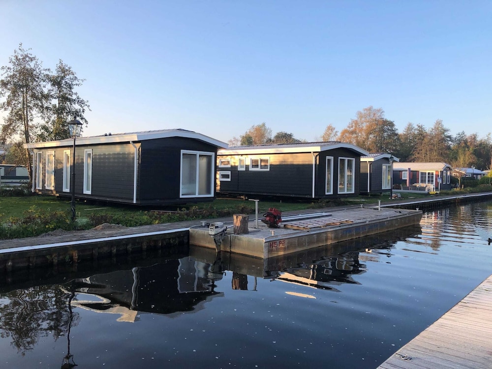 Holiday Home With Terrace in Giethoorn
