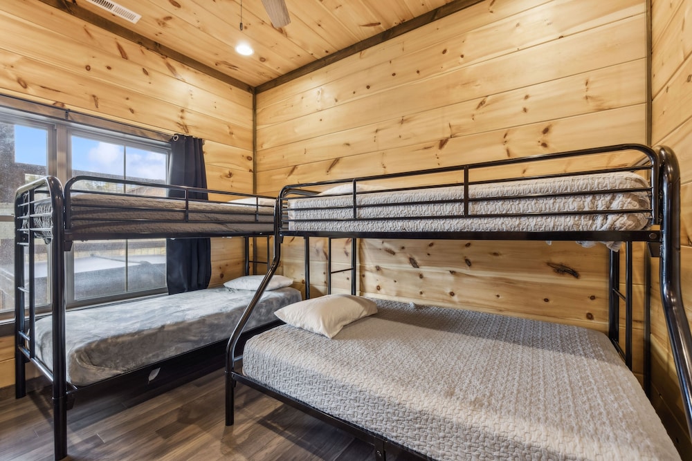 Eden Of The Smokies 5 Bedroom Cabin