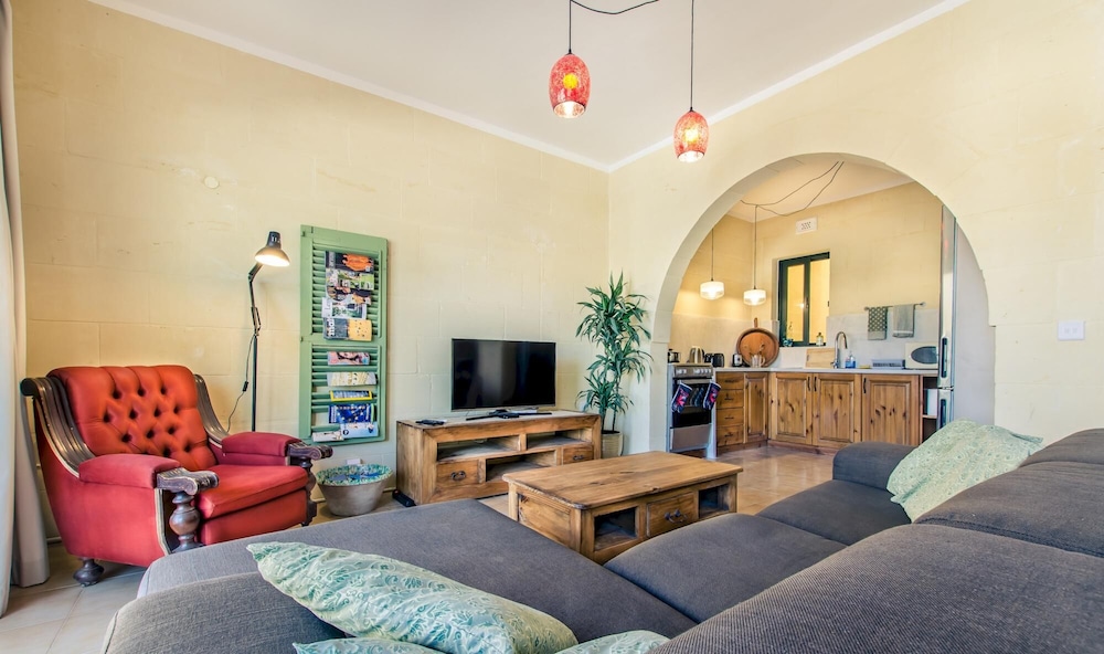 Retro Designer Homelike Apartment - Close to Beach