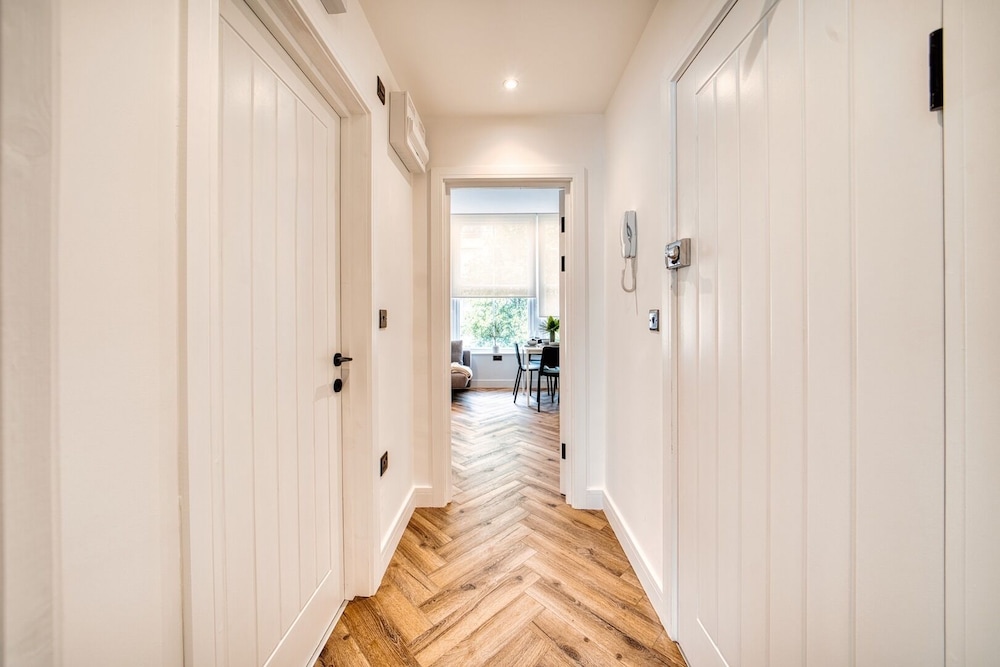 InspoHome Bayview 1-Bed Cardiff Bay view 4