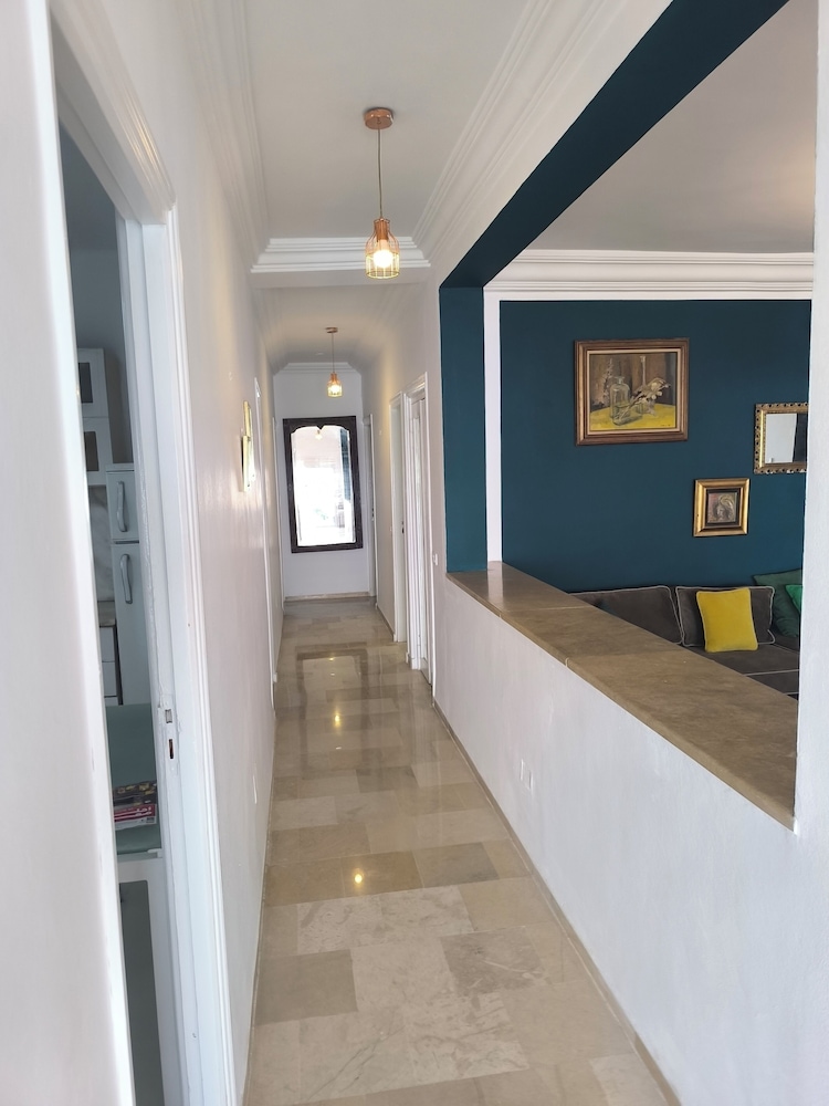 Stylish villa avec parking et piscine
