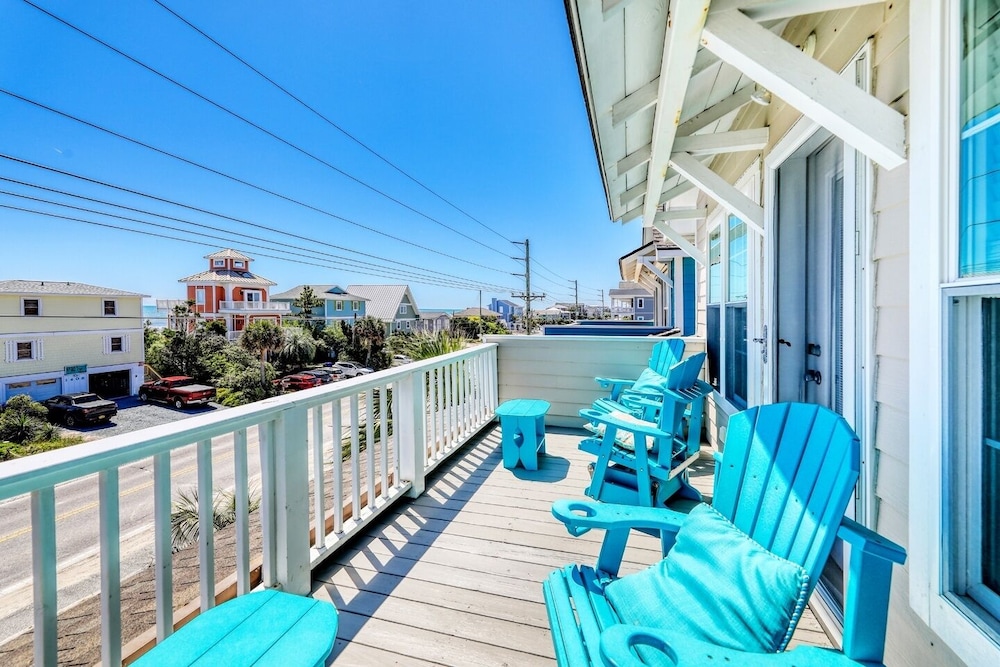 Beach Bliss: 4br Beach Access Kayak Wi-fi 4 Bedroom Home by RedAwning