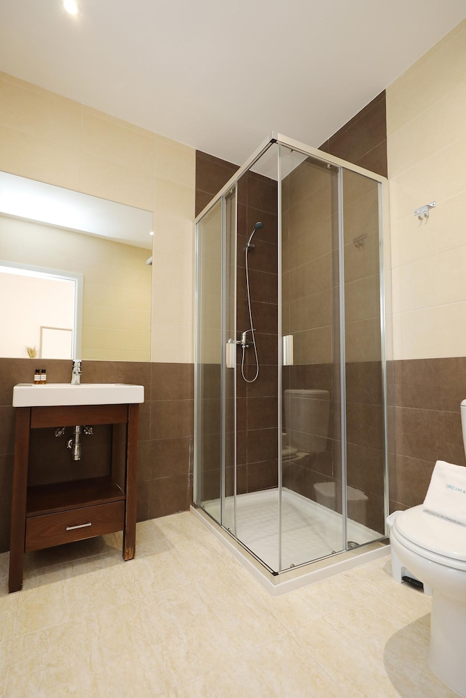 Z 04 - Bedroom 4 in Gil Vicente Guest Rooms