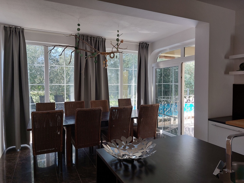 Holiday House with Pool Villa Seabird