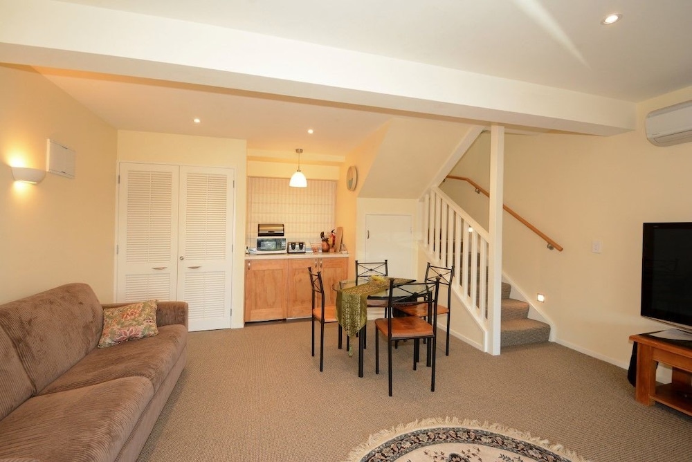 Baldwin Street BNB