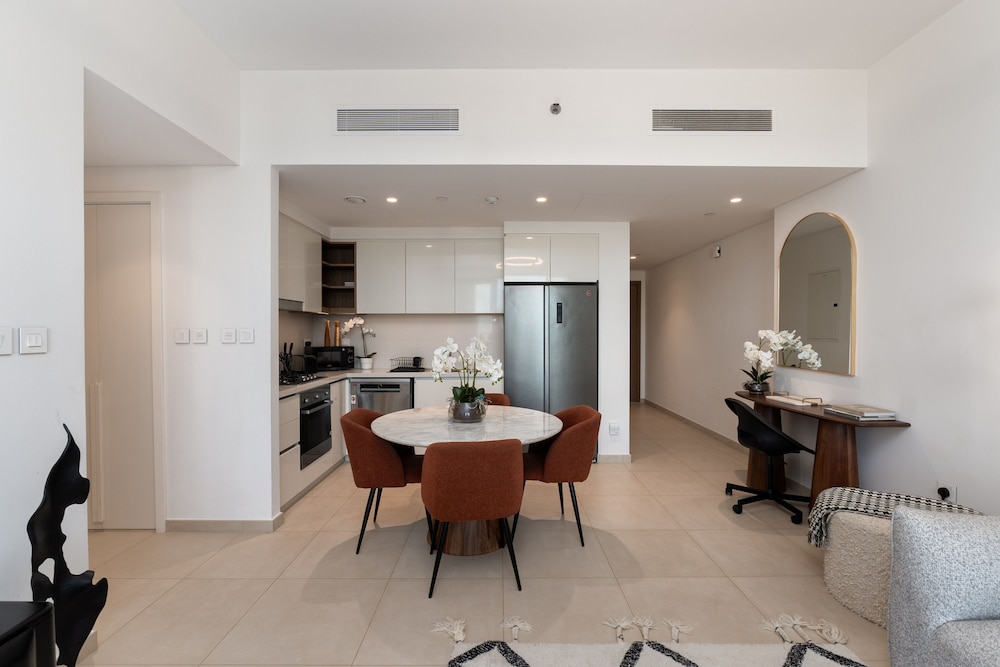 Sleek 2BR at Downtown Close to Dubai Mall