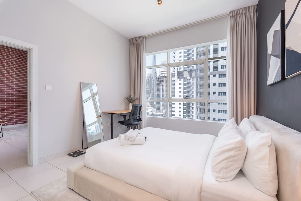 Marina Views 1-bedroom Sleeps 4 With Balcony