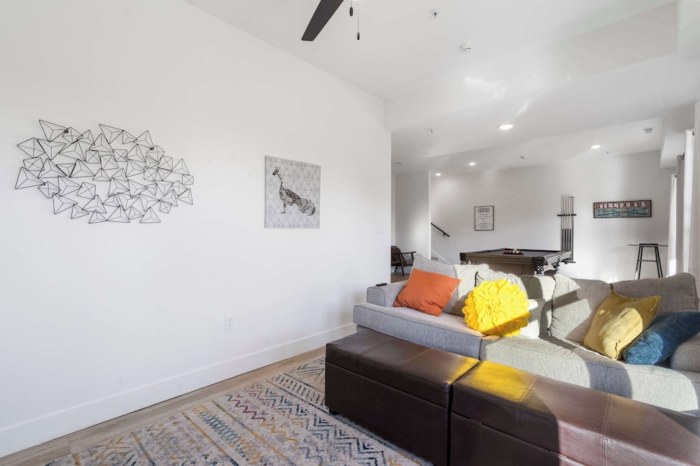 Pineapple Pointe - Stay for 20