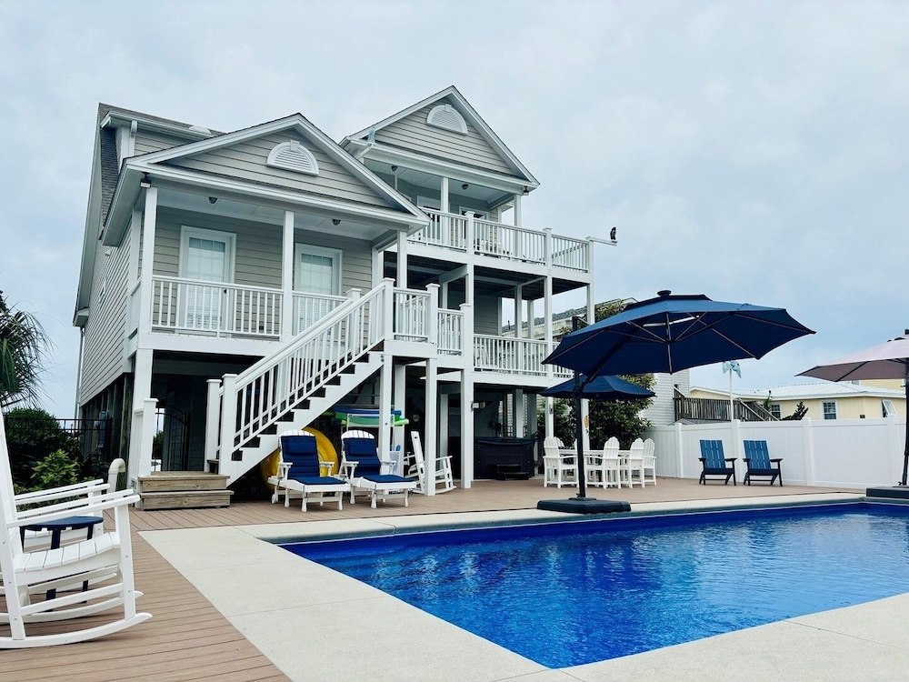 Live Oaks 4 Bedroom Home by RedAwning