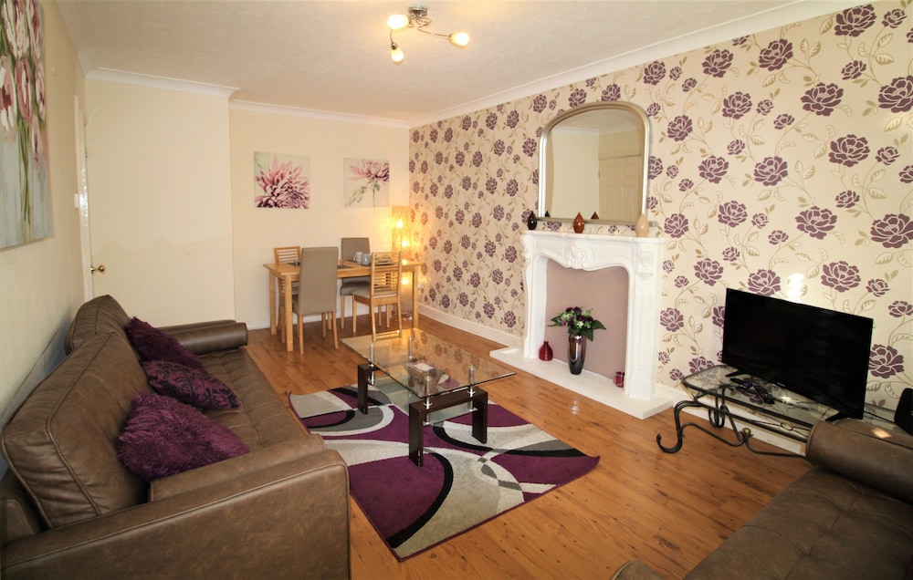 2 Bedrooms - Large Balcony Apartment & Parking
