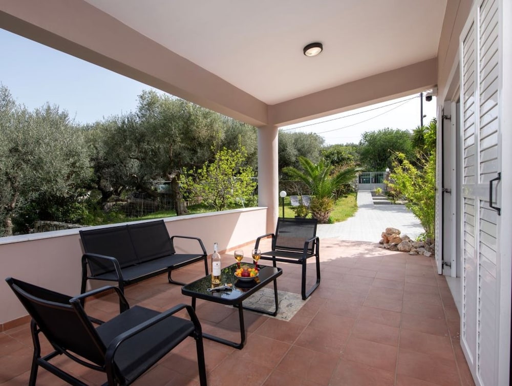Green Hill Family Villa