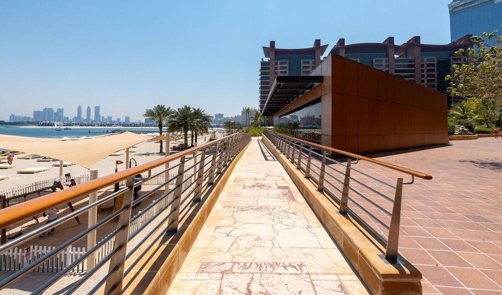 Exquisite 2BR w Exclusive Beach Access at the Palm