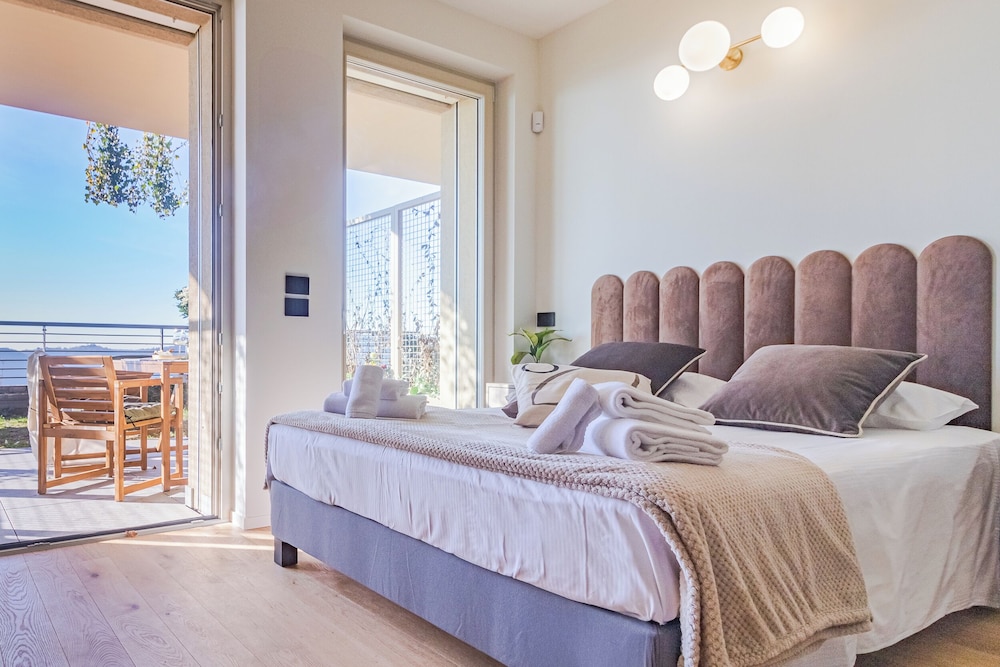 Aurora Apartment by Rent all Como