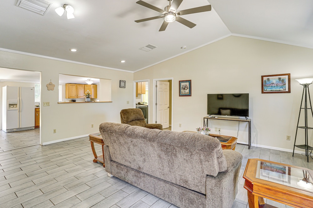Pet-friendly Unit w/ Yard Near Sacramento River!