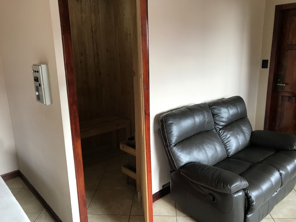 Hotel La Amistad - Property Image 3