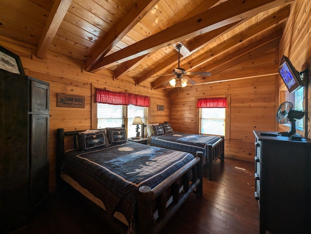 Ern807 - Black Bearry Ridge - Great Location! Close To All The Action! 6 Bedroom Cabin by RedAwning view 5
