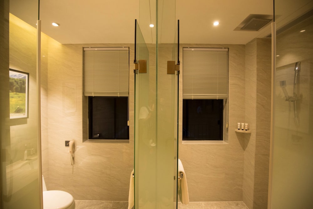 Spring Posh Roadsun International Hotel & Resort
