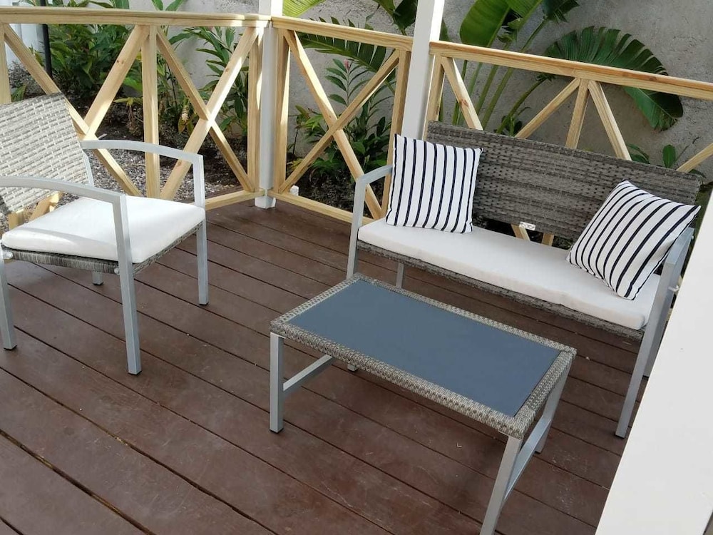 The Discovery Bay Lux Apartment