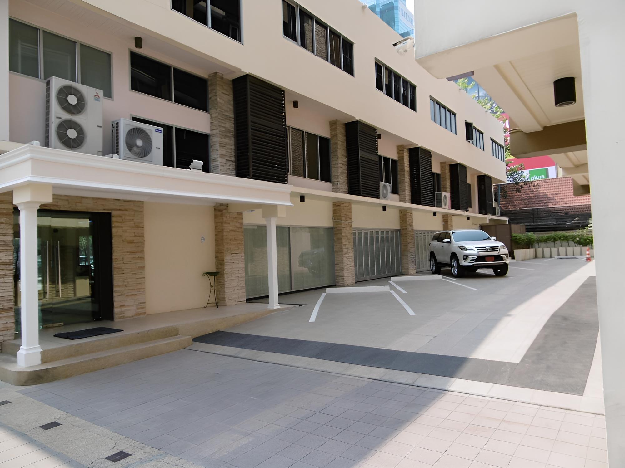 The Green Bells New Petchburi