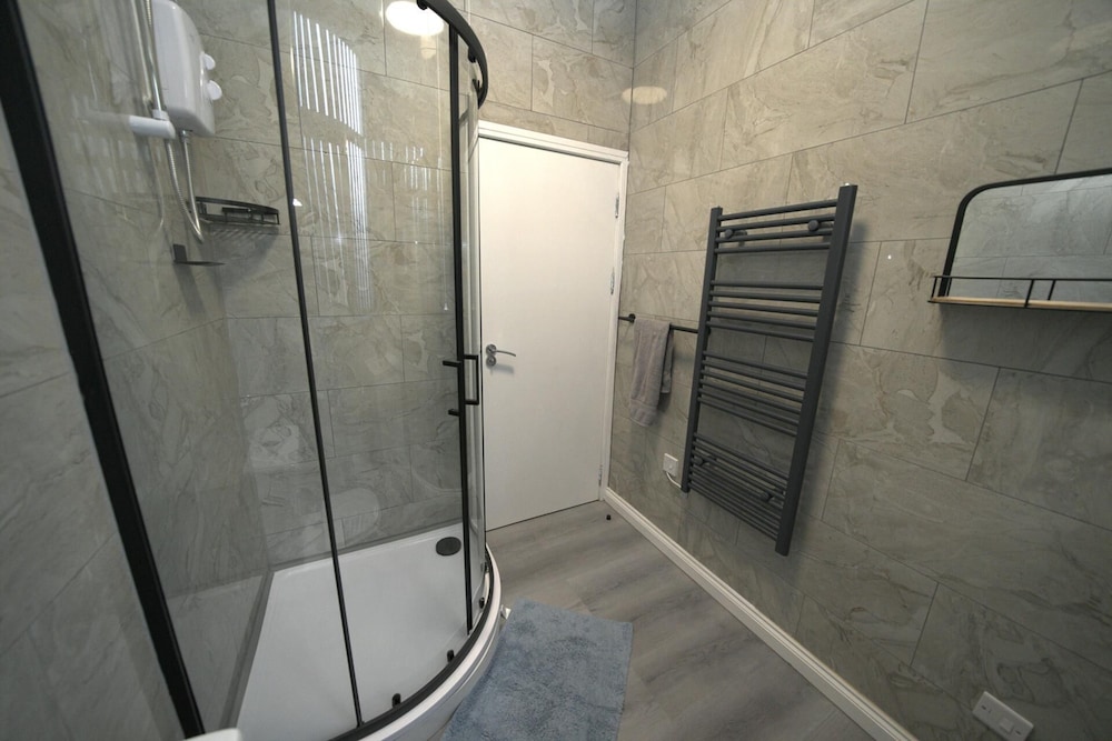 Charming Oxford Apartment in Telford - Flat 2