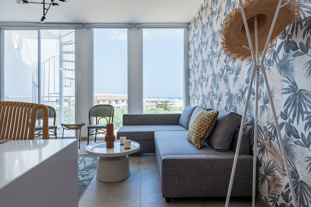 Blu Horizon - Stylish Living with Pool & Balconies in Protaras