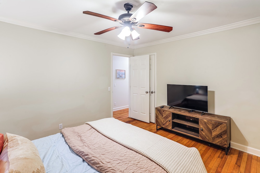 < 1 Mi to Ole Miss & The Grove! Charming Getaway
