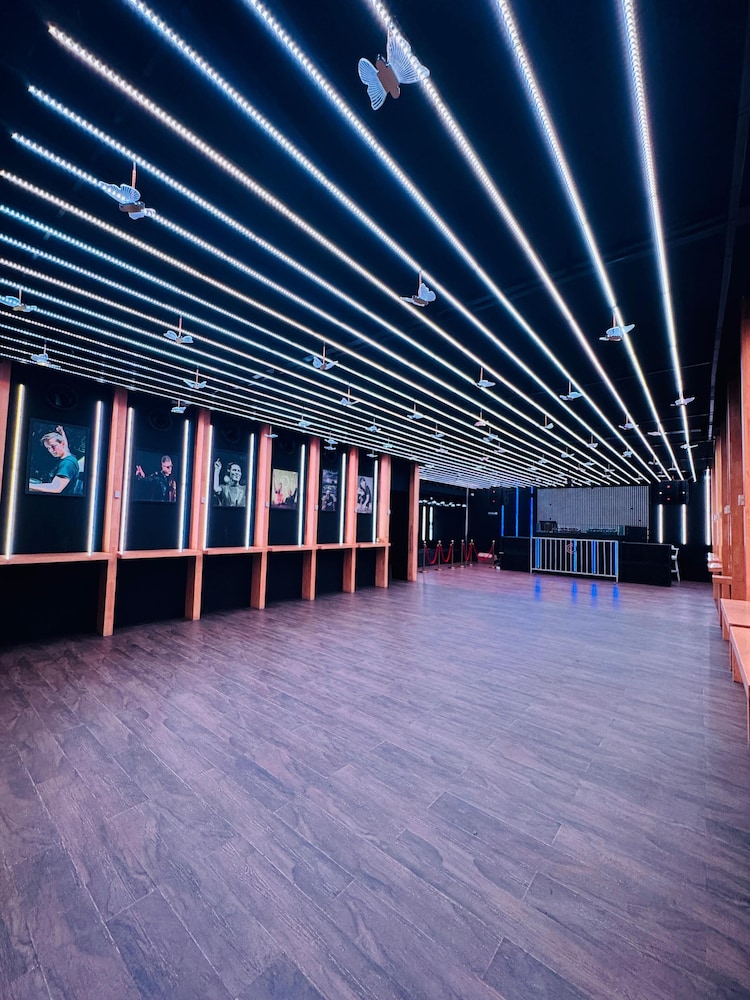 Cubix Hotel
