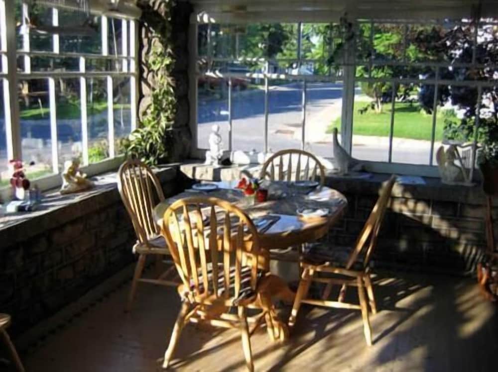 The Colonel's Inn
