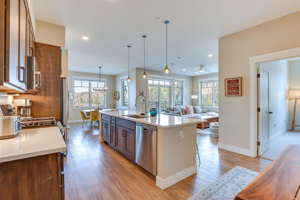 Winter Park Condo w/ Balcony ~ 4 Mi to Slopes