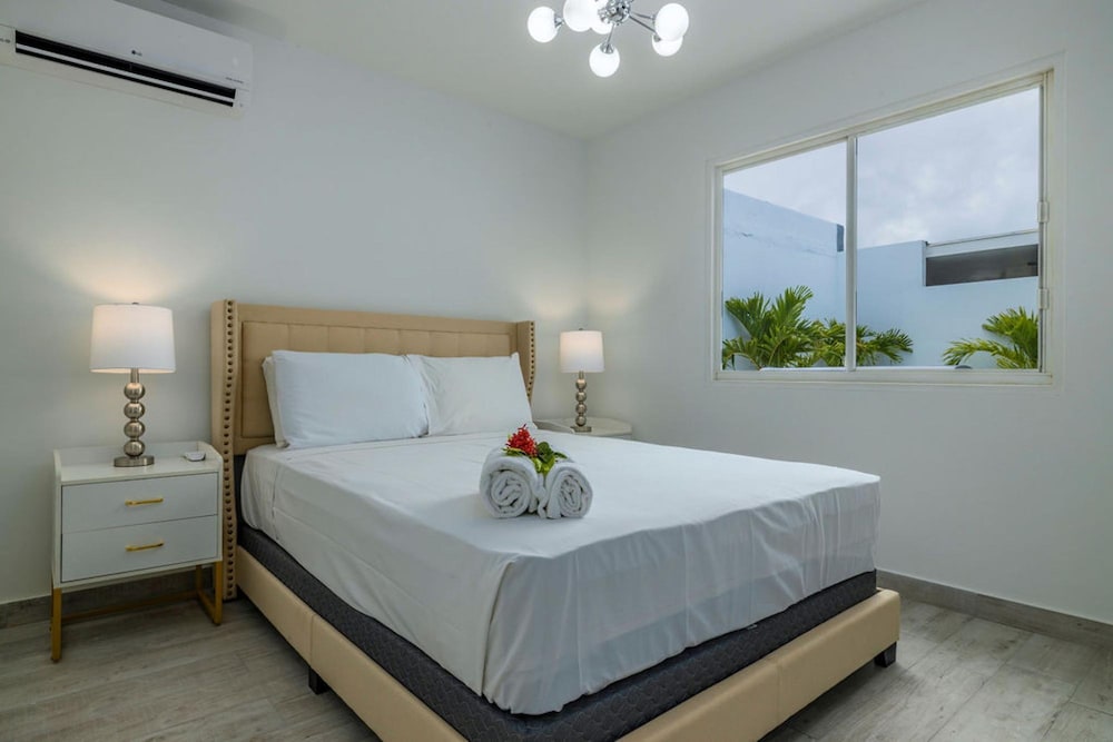 NEW 5BR Villa w Privatepool 3min to Eagle Beach