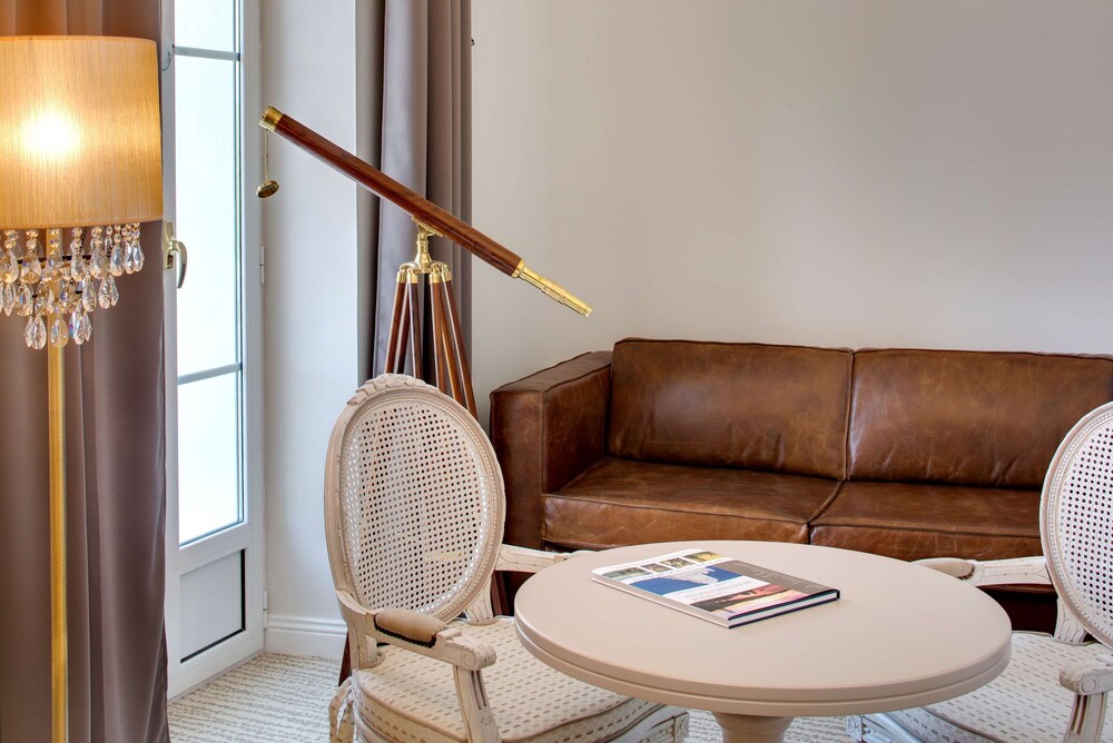 Grand Hotel Des Sablettes Plage, Curio Collection By Hilton