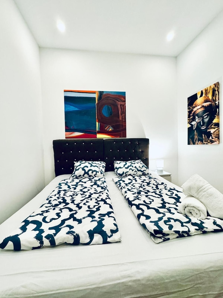 Elegant Five Bedroom Residence Alterlaa